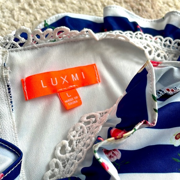 Set size L, made of fresh stretch material, it has a zipper closure on the back - Picture 3 of 4